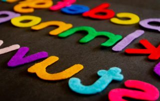 L’écriture en miroir est un phénomène universel et ancien de plus en plus fréquent !